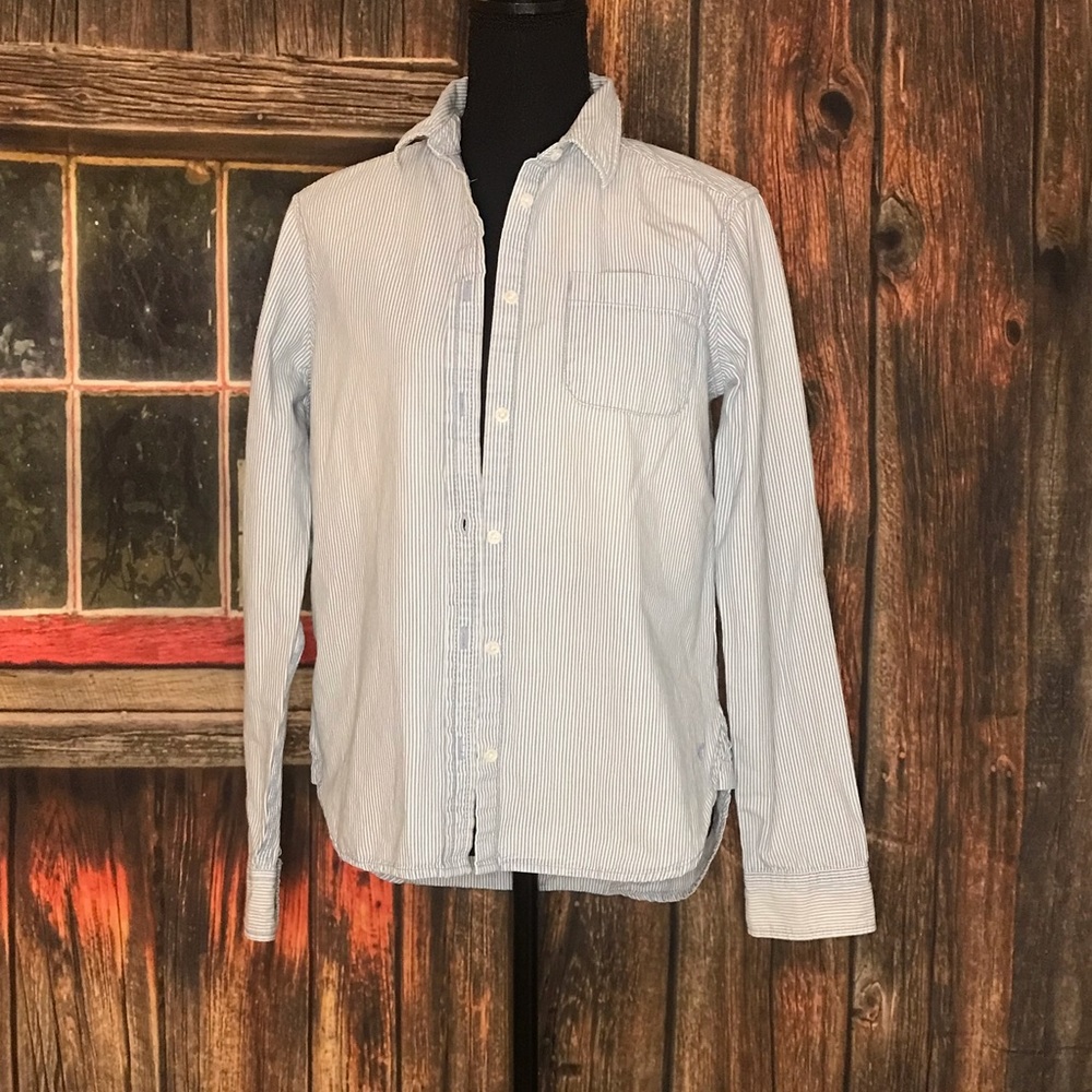 NWOT American Eagle Outfitters Button Down Long Sleeve Shirt